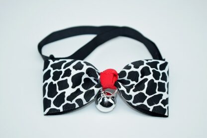 Cute Bow Tie Bell Pet Collars For Small Medium Cats Adjustable Lovely Necklace Soft Safety Bowknot Kitten Cat Puppy Dog Collar